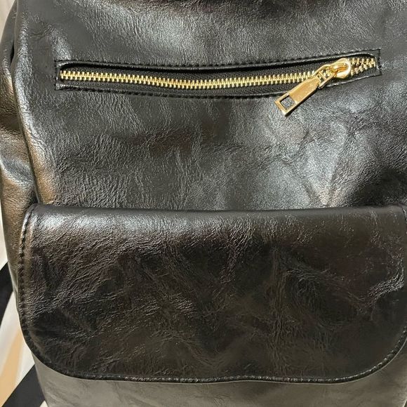 ❌❌SOLD❌❌Black Vegan Leather Backpack - Picture 5 of 14